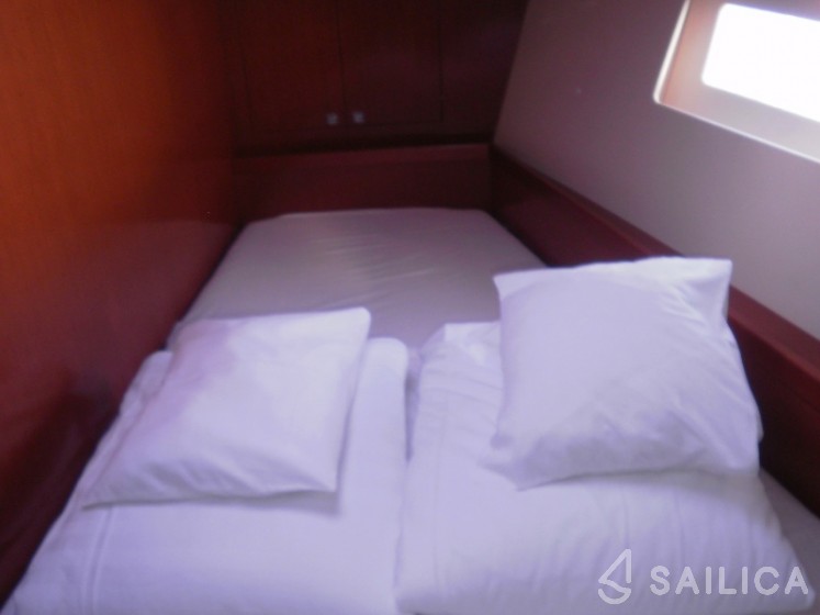 Oceanis 45 - Yacht Charter Sailica