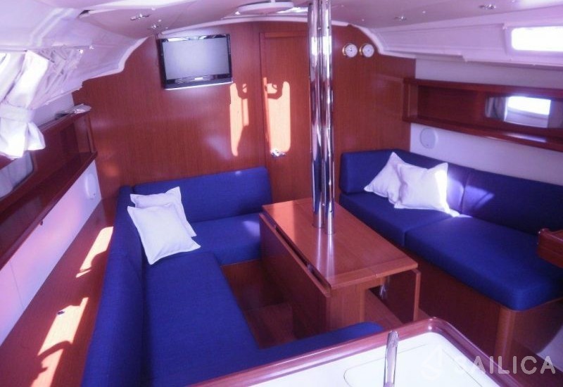 Oceanis 37 - Yacht Charter Sailica