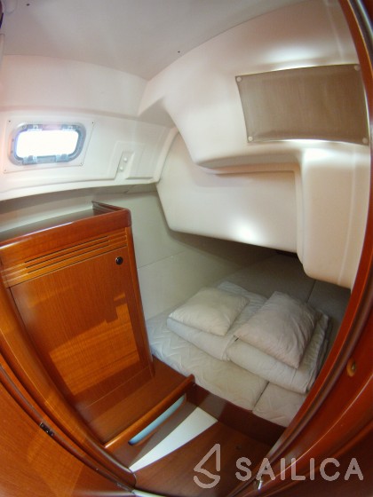 Oceanis 37 - Yacht Charter Sailica