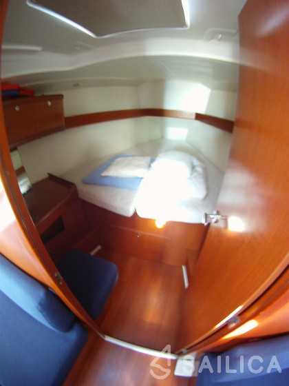 Oceanis 37 - Yacht Charter Sailica