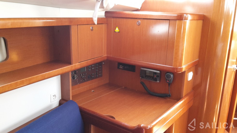 Oceanis 37 - Yacht Charter Sailica