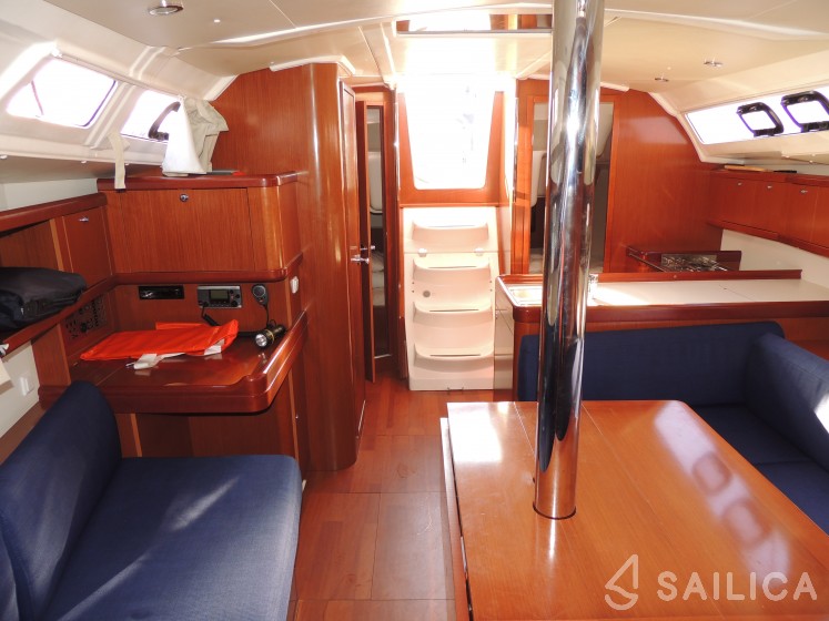 Oceanis 37 - Yacht Charter Sailica