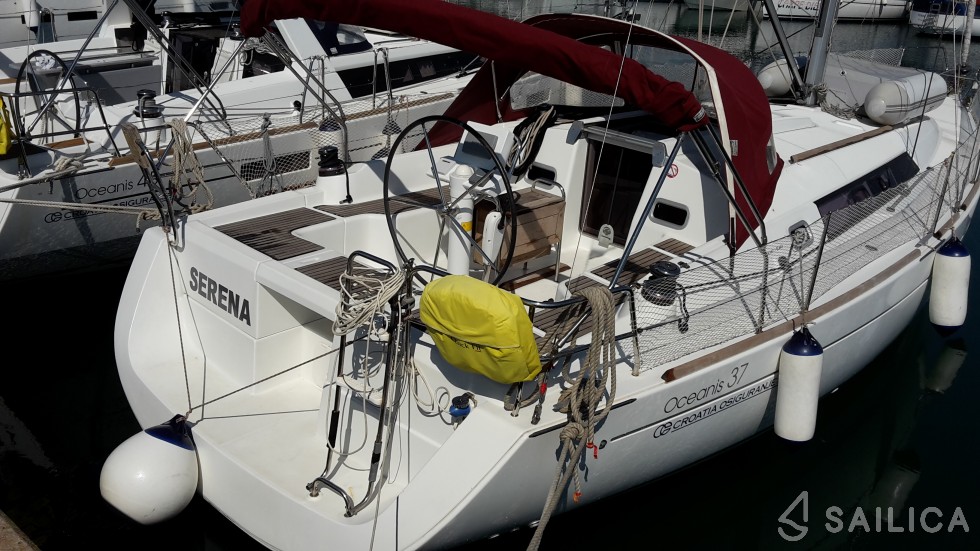 Oceanis 37 - Yacht Charter Sailica