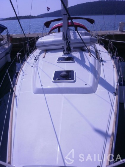 Oceanis 37 - Yacht Charter Sailica
