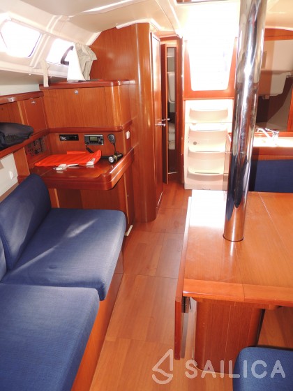 Oceanis 37 - Yacht Charter Sailica