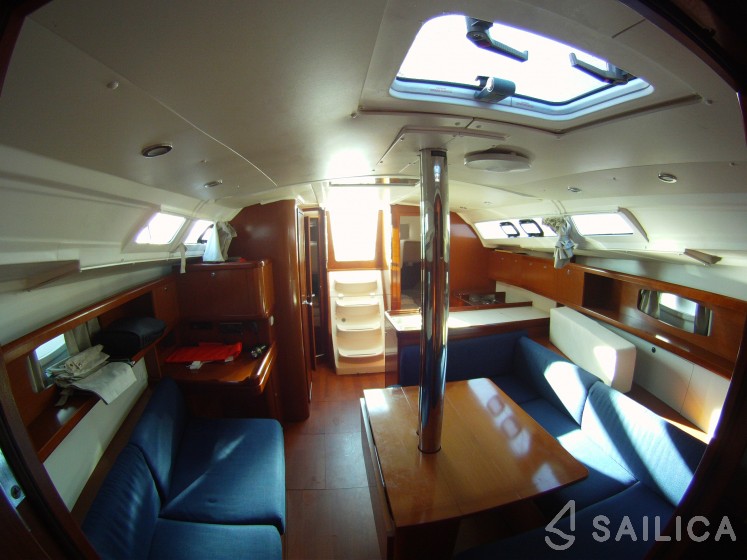 Oceanis 37 - Yacht Charter Sailica