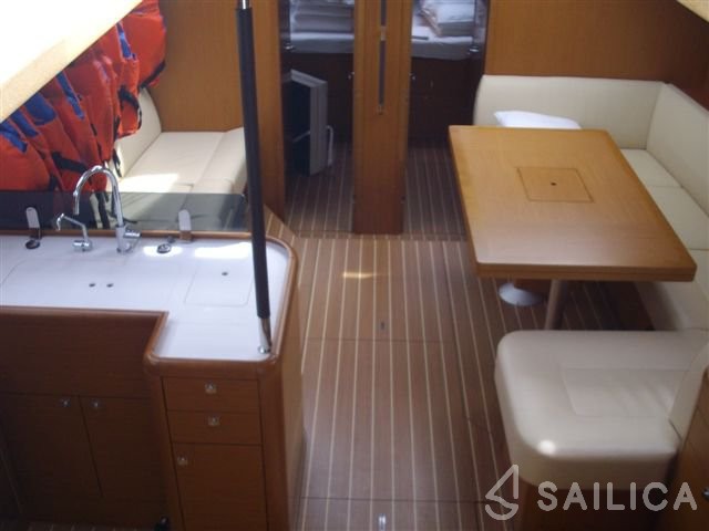 Jeanneau 53 - Yacht Charter Sailica