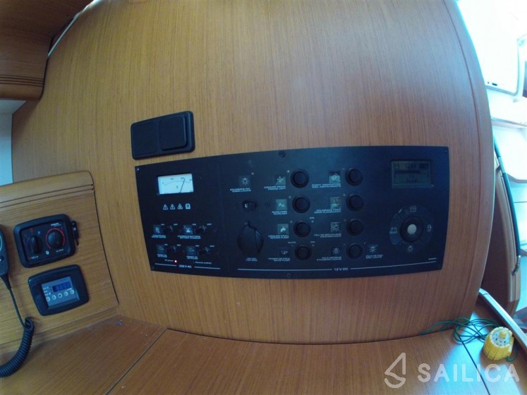 Jeanneau 53 - Yacht Charter Sailica