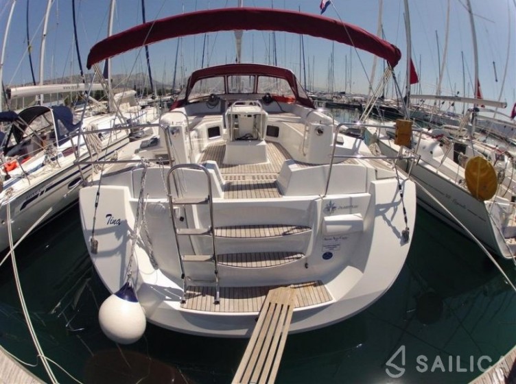 Jeanneau 53 - Yacht Charter Sailica