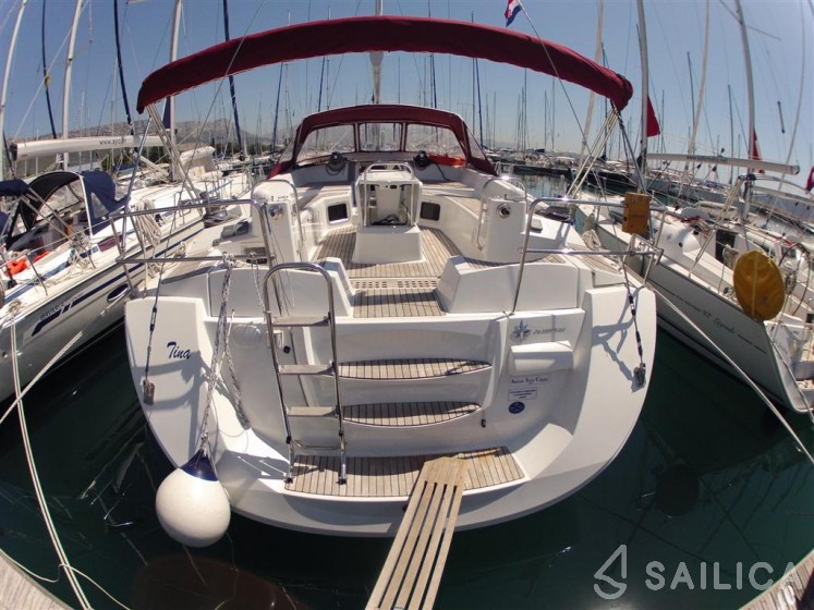 Jeanneau 53 - Yacht Charter Sailica