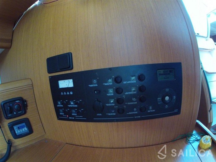 Jeanneau 53 - Yacht Charter Sailica