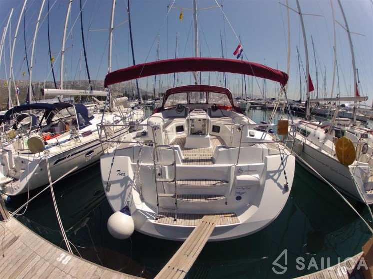 Jeanneau 53 - Yacht Charter Sailica