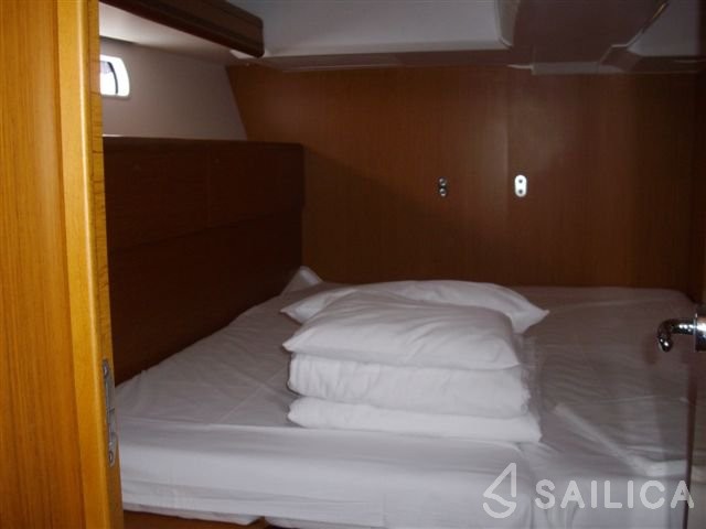 Jeanneau 53 - Yacht Charter Sailica
