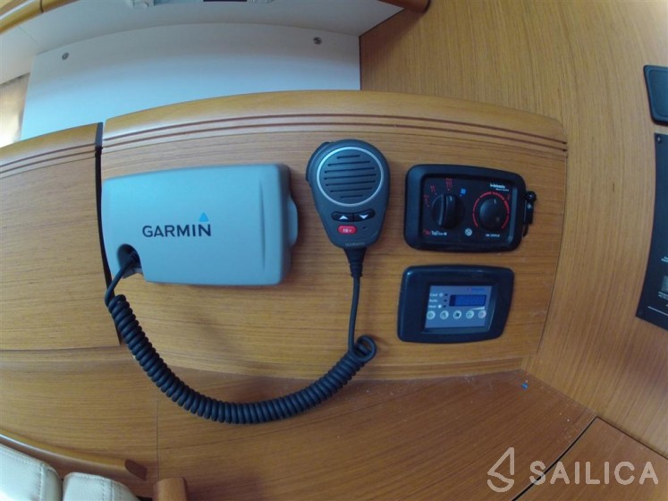 Jeanneau 53 - Yacht Charter Sailica