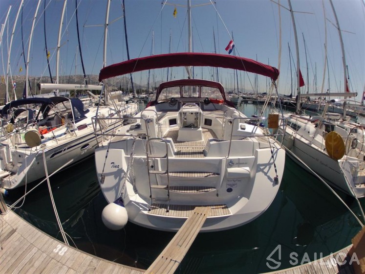 Jeanneau 53 - Yacht Charter Sailica