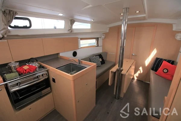 Oceanis 35.1 - Yacht Charter Sailica