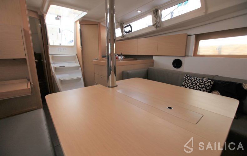Oceanis 35.1 - Yacht Charter Sailica