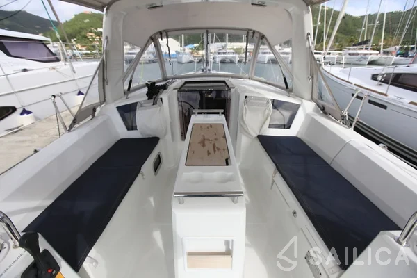 Oceanis 35.1 - Yacht Charter Sailica