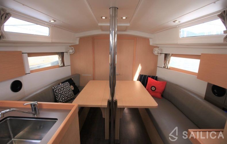 Oceanis 35.1 - Yacht Charter Sailica