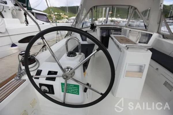 Oceanis 35.1 - Yacht Charter Sailica