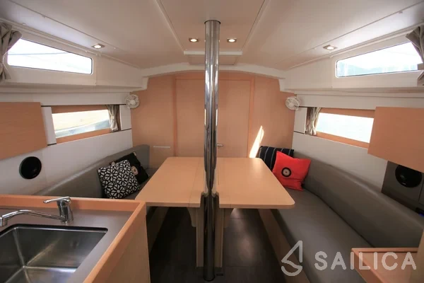 Oceanis 35.1 - Yacht Charter Sailica