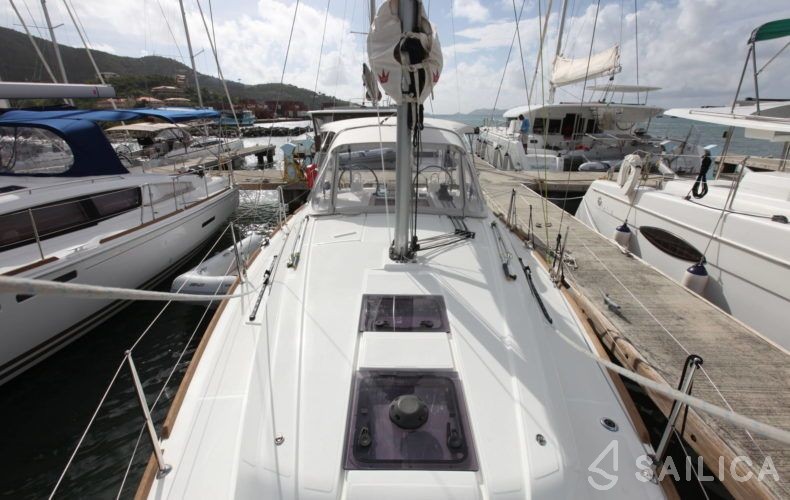 Oceanis 35.1 - Yacht Charter Sailica