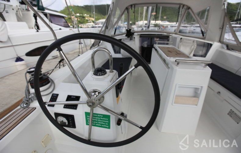 Oceanis 35.1 - Yacht Charter Sailica