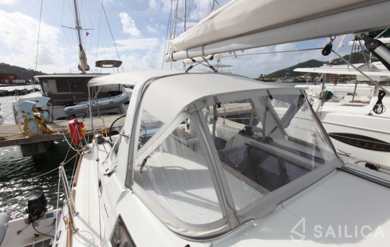 Oceanis 35.1 - Yacht Charter Sailica