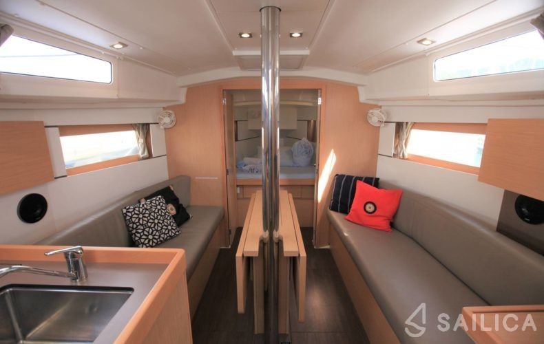 Oceanis 35.1 - Yacht Charter Sailica