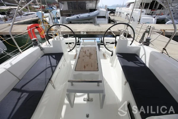 Oceanis 35.1 - Yacht Charter Sailica