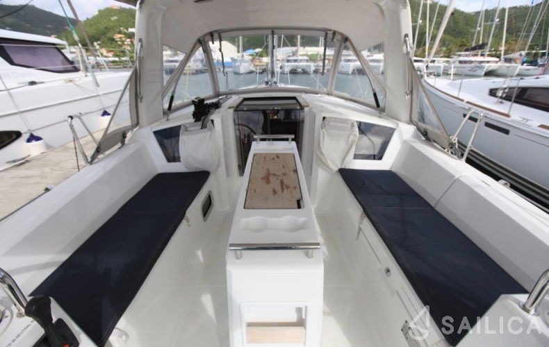 Oceanis 35.1 - Yacht Charter Sailica