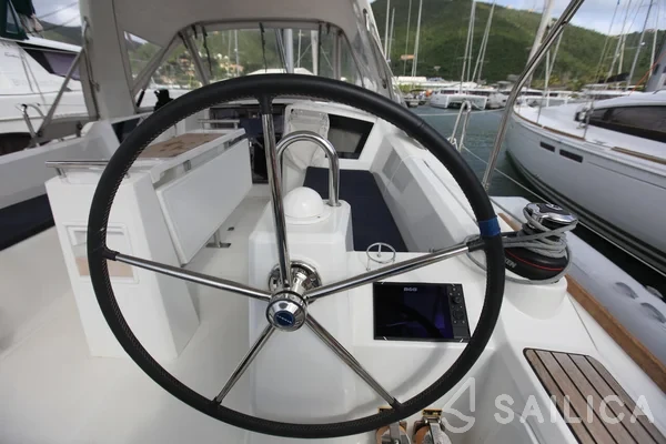 Oceanis 35.1 - Yacht Charter Sailica
