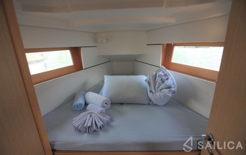 Oceanis 35.1 - Yacht Charter Sailica
