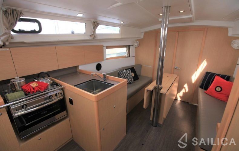Oceanis 35.1 - Yacht Charter Sailica