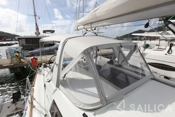 Oceanis 35.1 - Yacht Charter Sailica