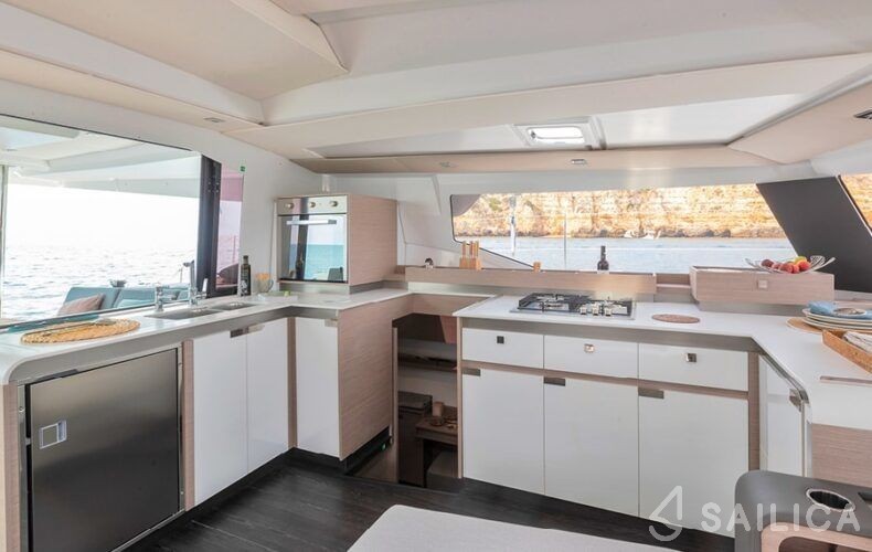 Elba 45 - Yacht Charter Sailica