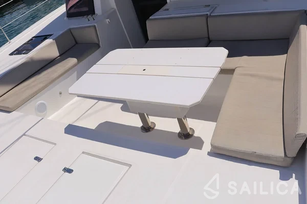 Bali 4.6 - Yacht Charter Sailica