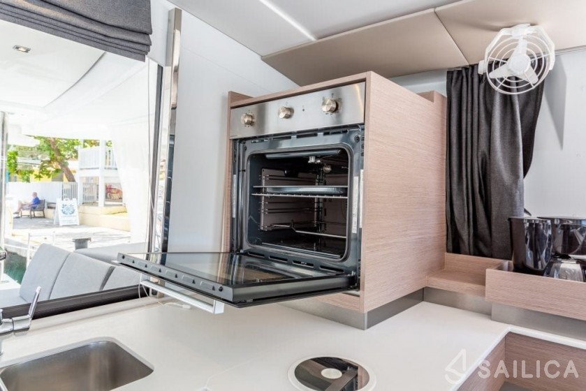 Elba 45 - Yacht Charter Sailica