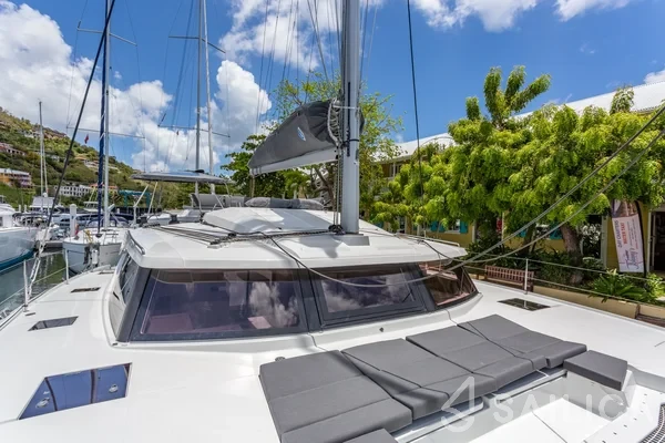 Elba 45 - Yacht Charter Sailica