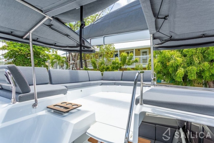 Elba 45 - Yacht Charter Sailica