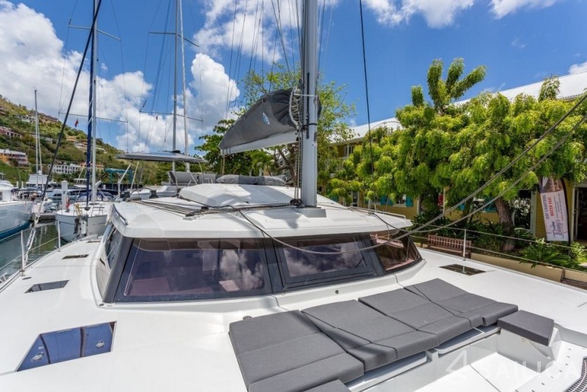 Elba 45 - Yacht Charter Sailica
