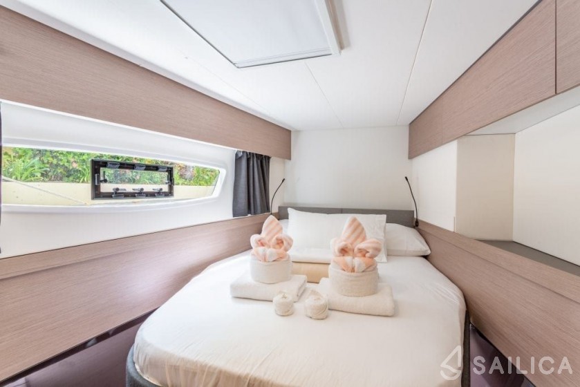 Elba 45 - Yacht Charter Sailica