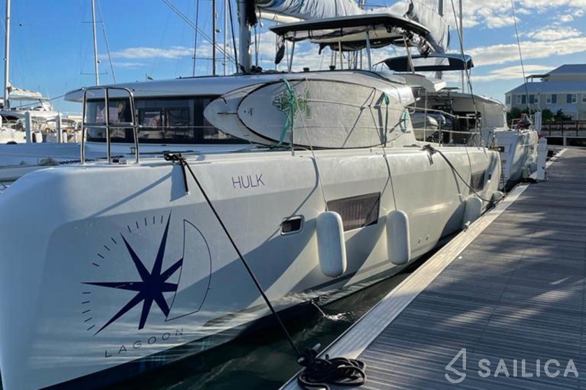 Lagoon 42 - Yacht Charter Sailica
