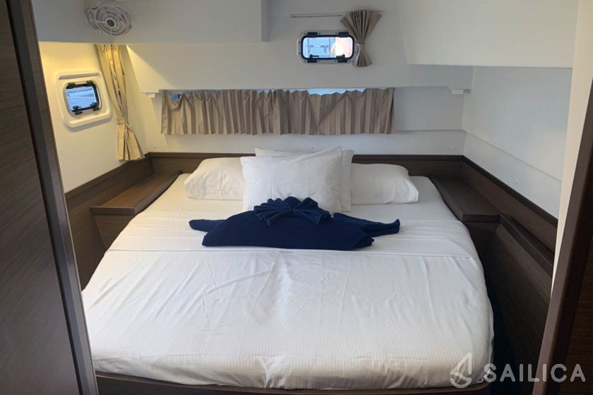 Lagoon 42 - Yacht Charter Sailica