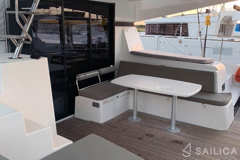 Lagoon 42 - Yacht Charter Sailica