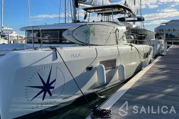 Lagoon 42 - Yacht Charter Sailica