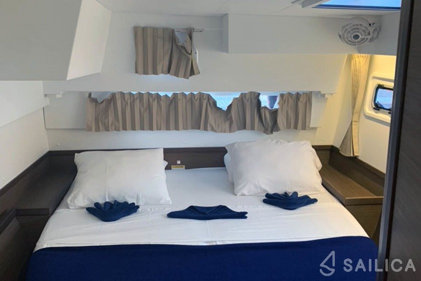 Lagoon 42 - Yacht Charter Sailica