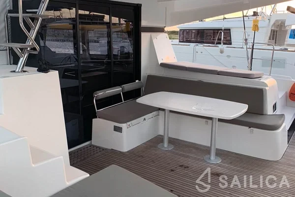 Lagoon 42 - Yacht Charter Sailica