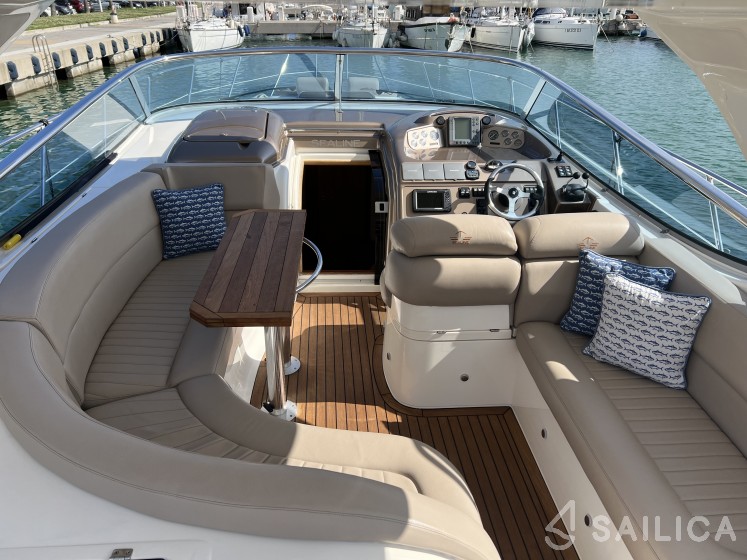 Sealine S 42 - Yacht Charter Sailica