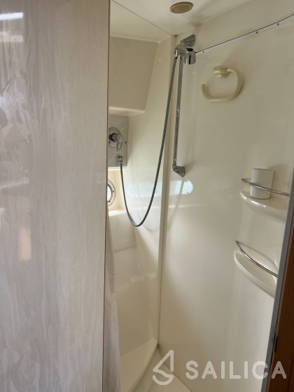 Sealine S 42 - Yacht Charter Sailica